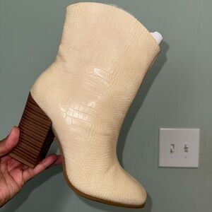 Journee Collection Brekinn Bootie